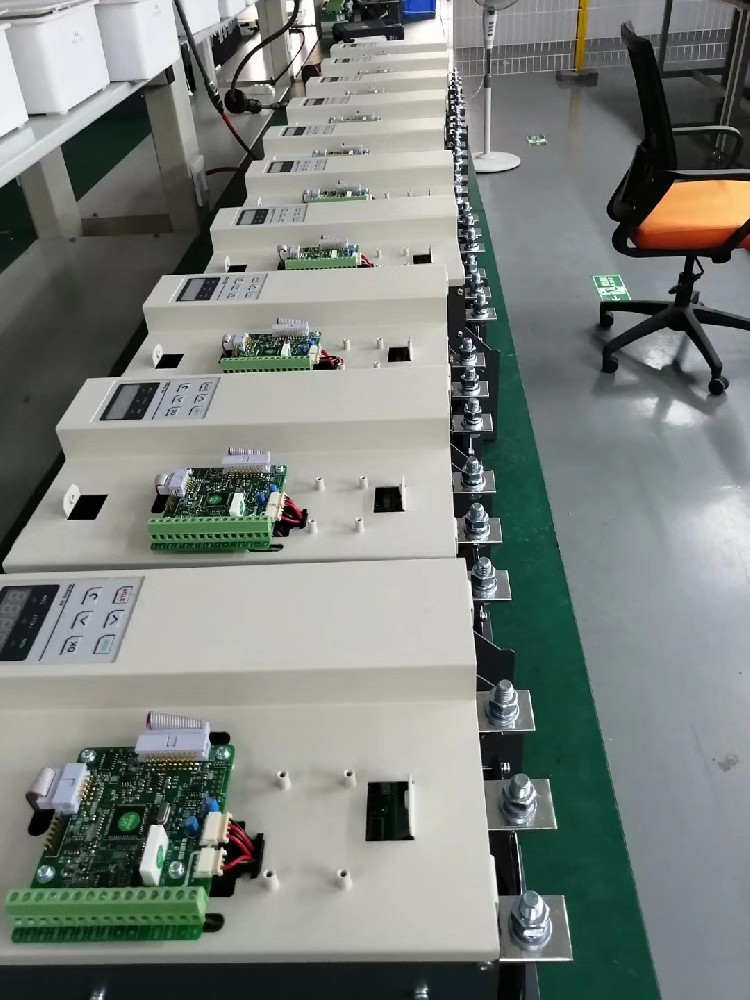 电力调整器与变频器在某些利用场景下职能有沉叠，若何抉择使用哪一个？